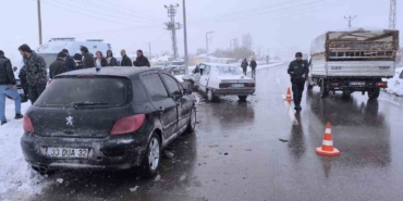 gevasta-trafik-kazasi-iki-yarali-YSmOTtTC.jpg