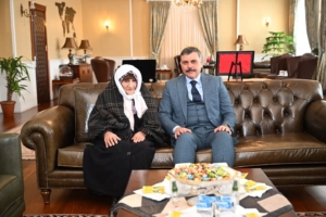 husna-turhan-ninenin-erzurum-valisi-ile-anlamli-ziyareti-LP5Xh64Q.jpg