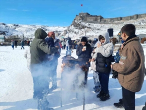 kars-belediyesinden-unutulmaz-kar-senligi-6NcGr8kL.jpg