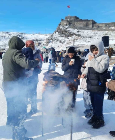 kars-belediyesinden-unutulmaz-kar-senligi-6NcGr8kL.jpg