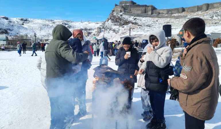 kars-belediyesinden-unutulmaz-kar-senligi-6NcGr8kL.jpg