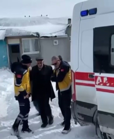 karsta-kar-yagisi-sonrasi-saglik-ekipleri-seferber-oldu-u7jQkjYR.jpg