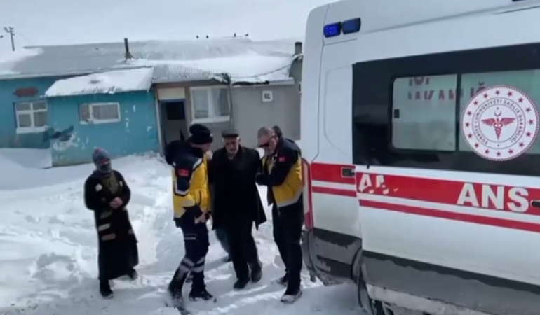 karsta-kar-yagisi-sonrasi-saglik-ekipleri-seferber-oldu-u7jQkjYR.jpg