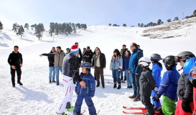 karsta-karin-yildizlari-sarikamista-projesi-ile-kayak-heyecani-dcbK3UAk.jpg