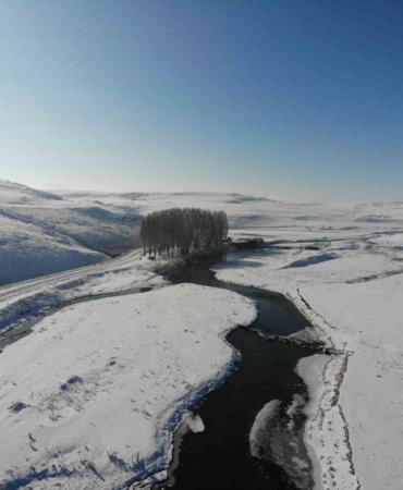 karsta-kis-manzarasi-ve-kars-cayinin-guzellikleri-s1QiKxvG.jpg