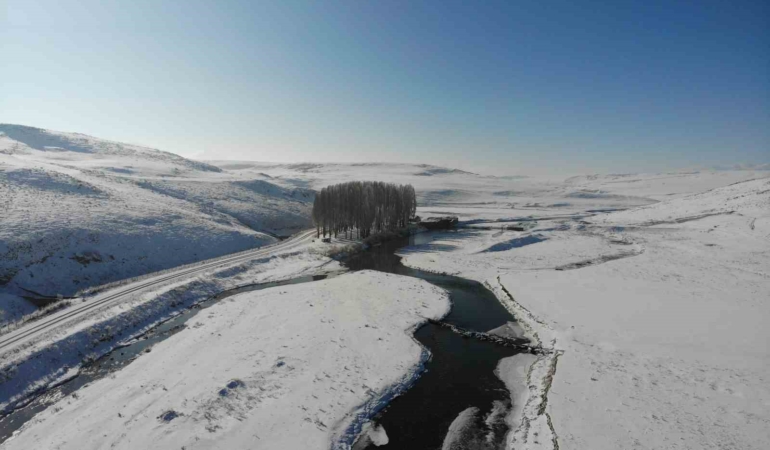 karsta-kis-manzarasi-ve-kars-cayinin-guzellikleri-s1QiKxvG.jpg