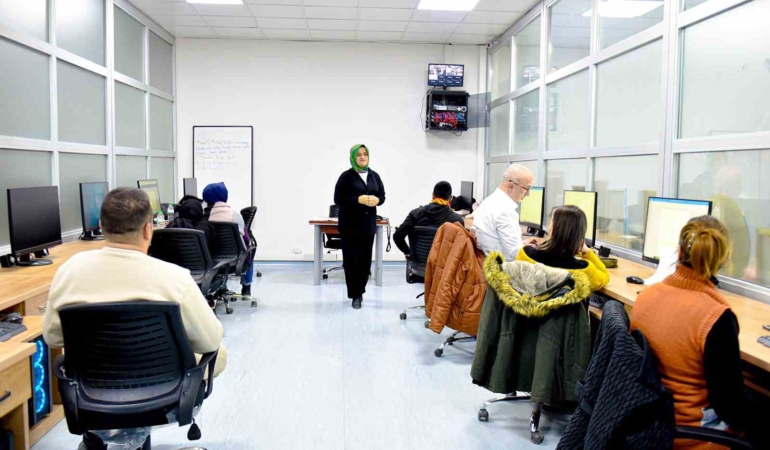 malatya-buyuksehir-belediyesinden-engellilere-yonelik-bilgisayarli-muhasebe-kursu-ZKDb5PIW.jpg