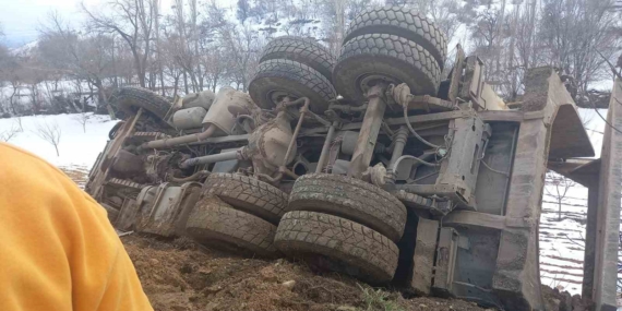 Malatya’da Hafriyat Kamyonu Devrildi: 1 Yaralı