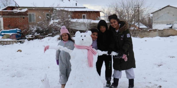 Malatya'da Kar Yağışı Sonrası Çocukların Eğlenceli Anları Malatya’da Kar Yağışı Sonrası Çocukların Eğlenceli Anları