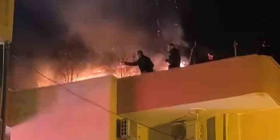 Mardin Kızıltepe'de Terasta Yangın Paniği Mardin Kızıltepe’de Terasta Yangın Paniği