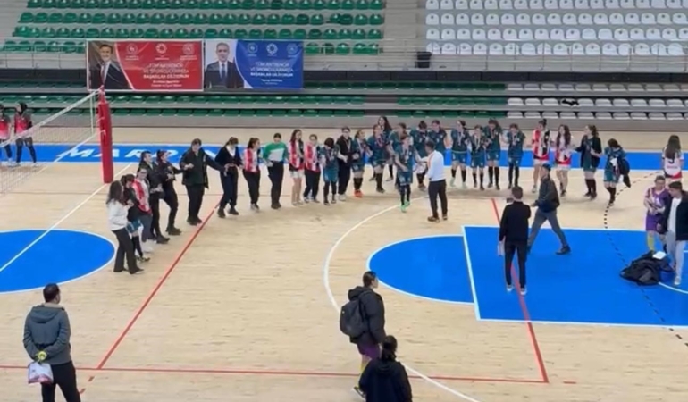 mardinde-genc-kizlar-futsal-il-birinciligi-finali-2JExACcj.jpg