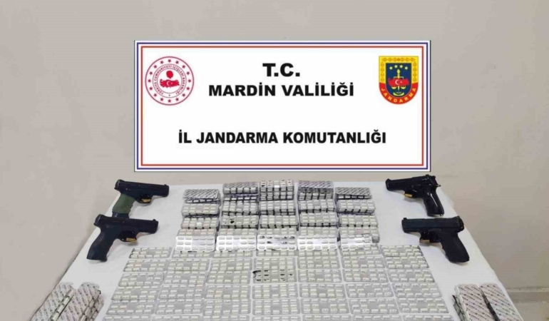 mardinde-uyusturucu-ve-silah-operasyonu-5500-uyusturucu-hap-ve-4-tabanca-ele-gecirildi-uSCi371F.jpg