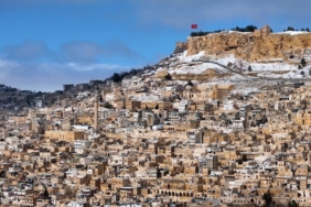 mardinin-kis-manzarasi-tarihi-guzellikler-karla-butunlesiyor-xa5hXtCE.jpg