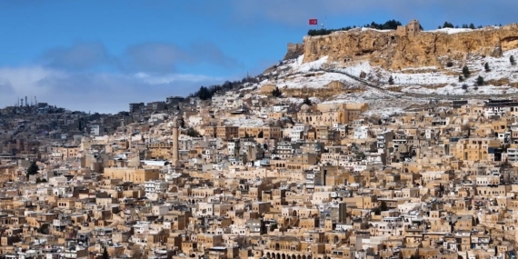 Mardin'in Kış Manzarası: Tarihi Güzellikler Karla Bütünleşiyor Mardin’in Kış Manzarası: Tarihi Güzellikler Karla Bütünleşiyor
