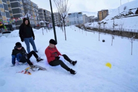 musta-ailelerle-kar-keyfi-lala-vadisinde-kis-eglencesi-vabFPFDz.jpg
