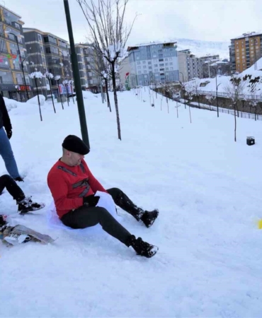 musta-ailelerle-kar-keyfi-lala-vadisinde-kis-eglencesi-vabFPFDz.jpg