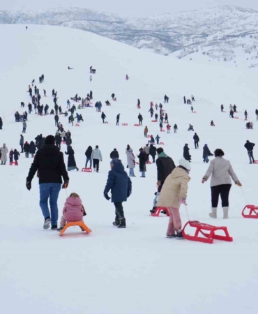 musta-guzeltepe-kayak-merkezinde-kar-keyfi-DCX9lbdg.jpg