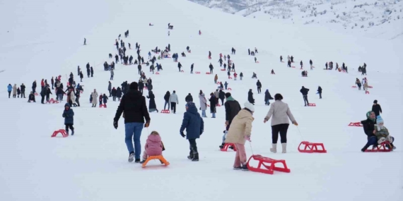 Muş'ta Güzeltepe Kayak Merkezi'nde Kar Keyfi Muş’ta Güzeltepe Kayak Merkezi’nde Kar Keyfi