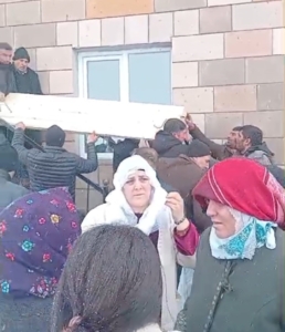 musun-malazgirt-ilcesinde-kadin-cinayeti-aynur-isinin-trajik-olumu-XcrXQG7c.jpg