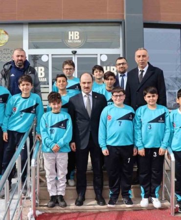 oltu-cumhuriyet-ortaokulu-erkekler-voleybol-takimi-turkiye-finaline-yukseldi-bEcXUsWG.jpg