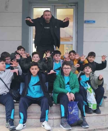 oltu-cumhuriyet-ortaokulu-voleybolda-bolge-sampiyonu-8tL5lLNh.jpg