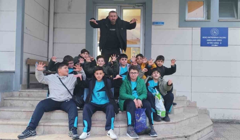 oltu-cumhuriyet-ortaokulu-voleybolda-bolge-sampiyonu-8tL5lLNh.jpg
