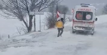 posofta-ambulans-icin-yol-acma-calismalari-zorlu-gecti-Q6YAFBxt.jpg