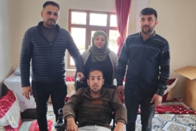 serkan-kaskana-akulu-tekerlekli-sandalye-yardimi-HMXguvAe.jpg