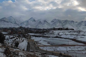 siirtte-kar-yagisi-ile-olusan-kartpostallik-manzaralar-SAHiKVpY.jpg