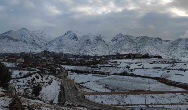 siirtte-kar-yagisi-ile-olusan-kartpostallik-manzaralar-SAHiKVpY.jpg