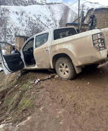 siirtte-sarampole-yuvarlanan-arac-kurtarildi-e1EqWR12.jpg