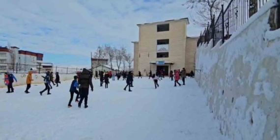 Siirt'te Taşımalı Eğitime 1 Gün Ara Verildi Siirt’te Taşımalı Eğitime 1 Gün Ara Verildi