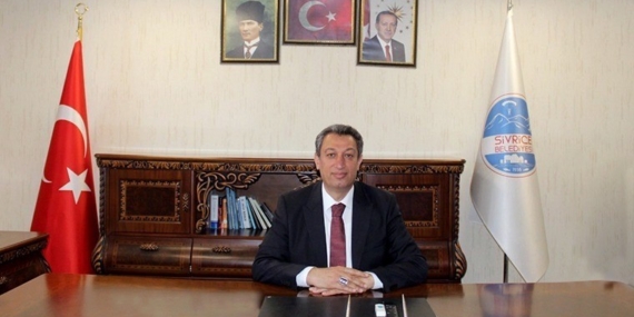 Elazığ'ın Sivrice Belediye Başkanı Ebubekir Irmak, AK Parti’ye Katıldı; Yeniden Refah Partisi'nden İhraç Talebiyle Disipline Sevk Edildi Elazığ’ın Sivrice Belediye Başkanı Ebubekir Irmak, AK Parti’ye Katıldı; Yeniden Refah Partisi’nden İhraç Talebiyle Disipline Sevk Edildi