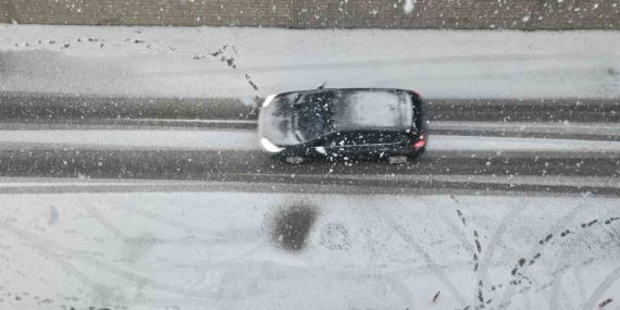 Tatvan'da Kar Yağışı ve Kış Manzarası Tatvan’da Kar Yağışı ve Kış Manzarası