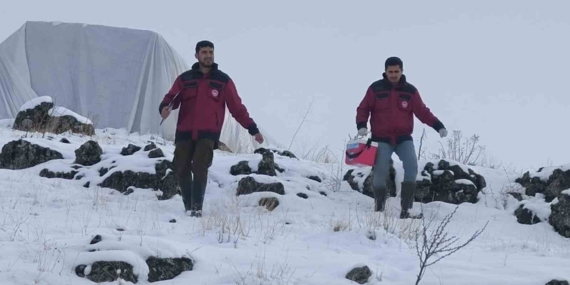 Tunceli Çemişgezek'te Veteriner Hekimlerin Fedakarlığı Tunceli Çemişgezek’te Veteriner Hekimlerin Fedakarlığı