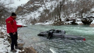 tunceli-ovacik-karayolunda-otomobil-munzur-cayina-dustu-VfEL93J3.jpg