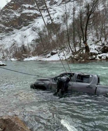 tunceli-ovacik-karayolunda-otomobil-munzur-cayina-dustu-VfEL93J3.jpg