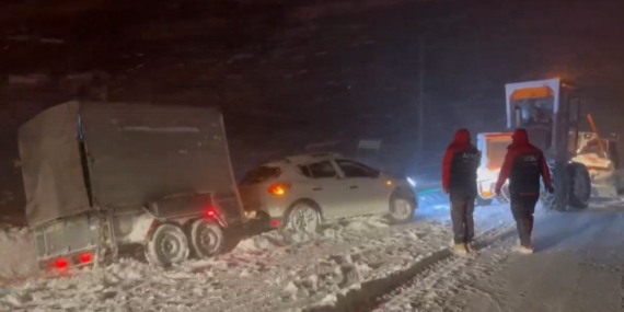 Tunceli-Pülümür Karayolunda Mahsur Kalan Vatandaş Kurtarıldı Tunceli-Pülümür Karayolunda Mahsur Kalan Vatandaş Kurtarıldı