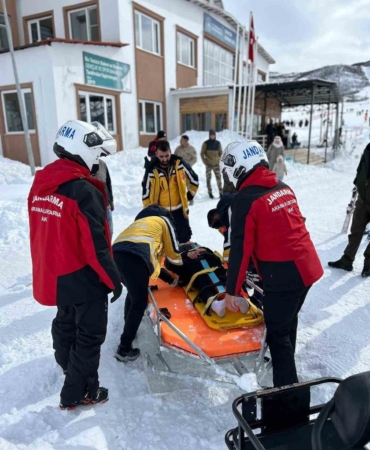 tuncelide-kayak-kazasi-jandarma-ekibi-yarali-kadini-kurtardi-cU6NlZb9.jpg