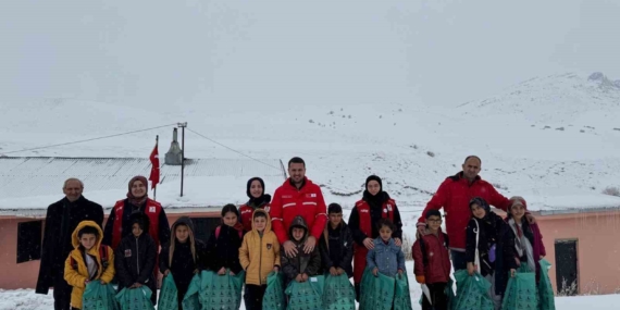 Türk Kızılay Ağrı Şubesi'nden Öğrencilere Unutulmaz Etkinlik Türk Kızılay Ağrı Şubesi’nden Öğrencilere Unutulmaz Etkinlik