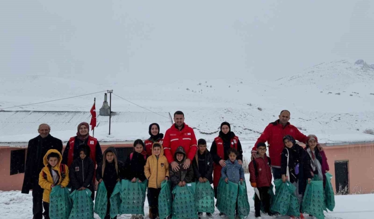 turk-kizilay-agri-subesinden-ogrencilere-unutulmaz-etkinlik-ABj9RD3g.jpg