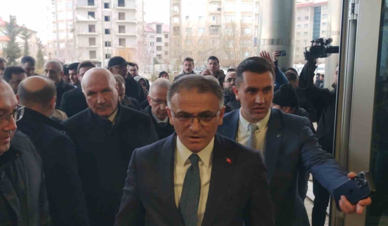 van-buyuksehir-belediyesine-kayyum-atamasi-yapildi-m4irP1Kt.jpg