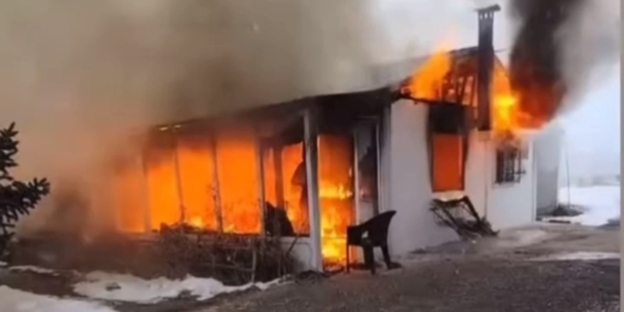 Van İpekyolu’nda Prefabrik Ev Yangını