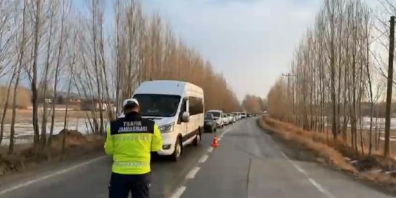Van'da Gerçekleştirilen Trafik Denetimleri Sonucu 80 Araç Trafikten Men Edildi Van’da Gerçekleştirilen Trafik Denetimleri Sonucu 80 Araç Trafikten Men Edildi