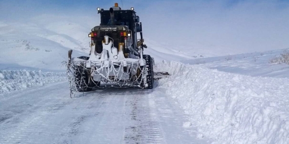 Van'da Karla Mücadele Çalışmaları Başlatıldı Van’da Karla Mücadele Çalışmaları Başlatıldı