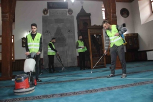 yakutiye-belediyesinden-ramazan-oncesi-cami-temizligi-J6LD1qOg.jpg