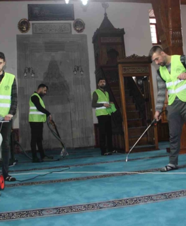 yakutiye-belediyesinden-ramazan-oncesi-cami-temizligi-J6LD1qOg.jpg