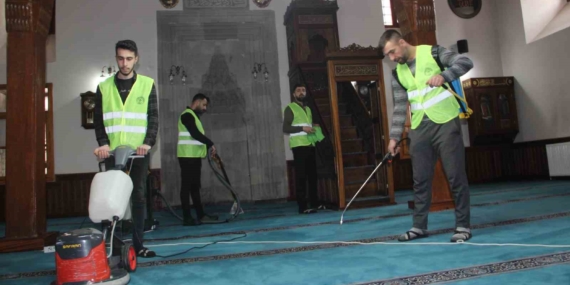 Yakutiye Belediyesi'nden Ramazan Öncesi Cami Temizliği Yakutiye Belediyesi’nden Ramazan Öncesi Cami Temizliği