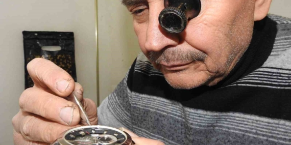 Yarım Asırlık Saat Ustası Dursun Kınacı’nın Meslek Yolculuğu