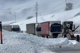 yuksekova-esendere-kara-yolu-cig-sonrasi-yeniden-ulasima-acildi-VhZk83Mm.jpg